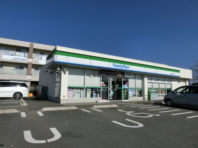 コンビニ　ファミリーマート千葉誉田駅前店（コンビニ）まで757m