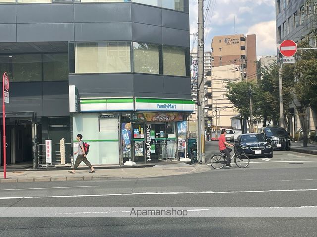 コンビニ　ファミリーマート（コンビニ）まで126m