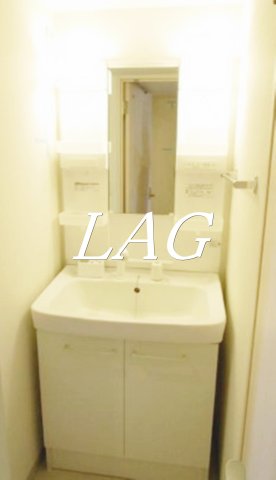 洗面設備　独立洗面台（同一仕様）です。