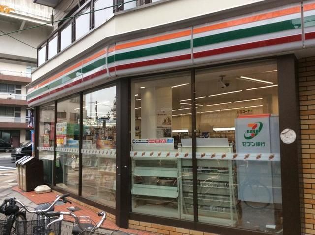 コンビニ　セブンイレブン（コンビニ）まで176m