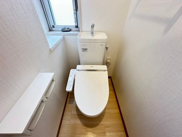 トイレ　※他号室の写真です。