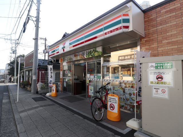 コンビニ　セブンイレブン（コンビニ）まで370m