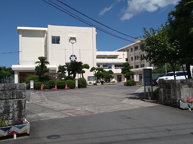 中学校　諫早市立諫早中学校（中学校）まで1288m
