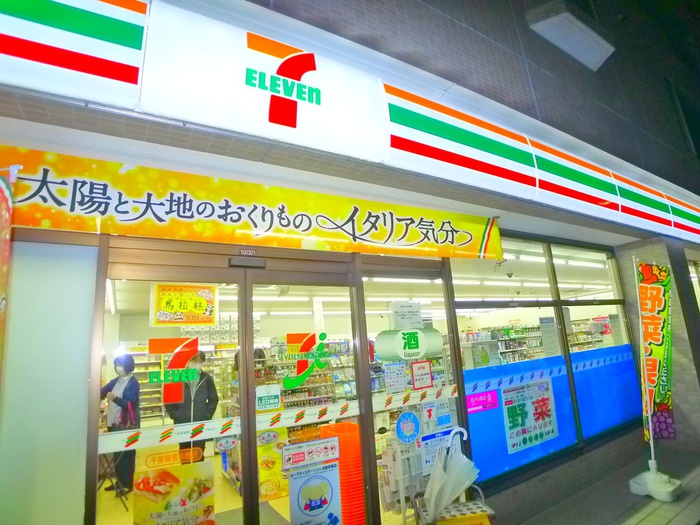 コンビニ　セブンイレブン（コンビニ）まで240m