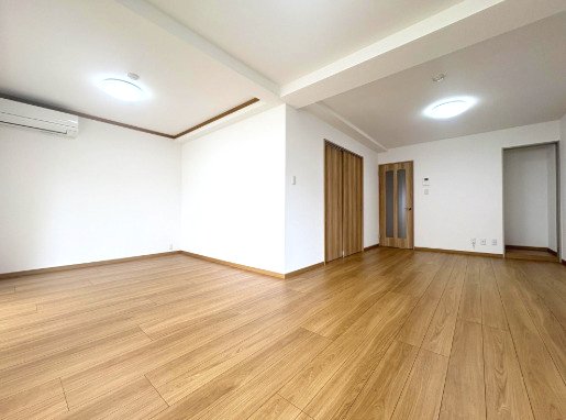 熊本市電健軍線 健軍町駅 徒歩8分 3階建 築47年の居間写真