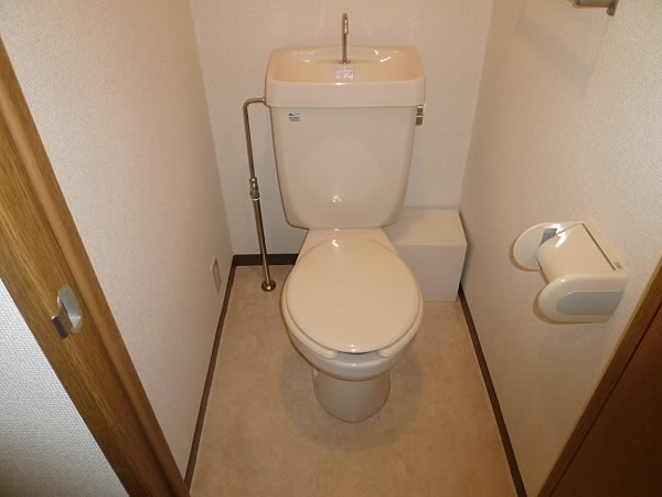 京王線 仙川駅 徒歩9分 4階建 築30年のトイレ写真