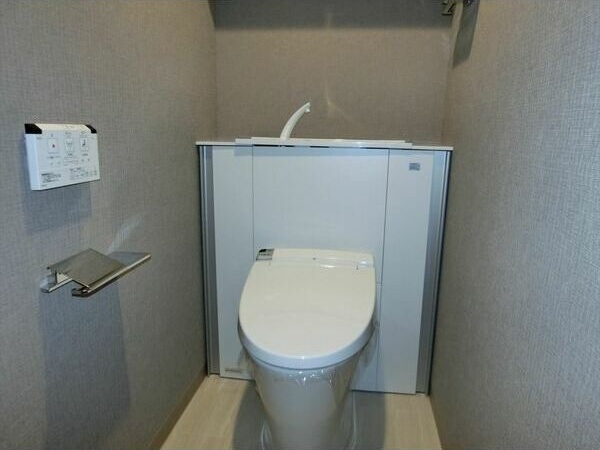 地下鉄東山線 新栄町駅 徒歩2分 15階建 築6年のトイレ写真