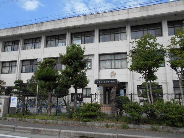 中学校　鳥居本中学校（中学校）まで960m