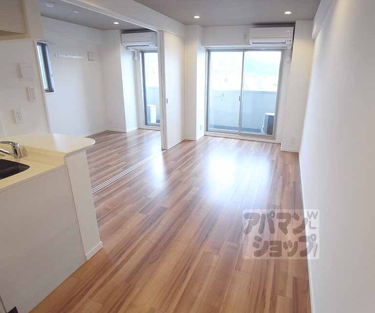 地下鉄東西線 山科駅 徒歩8分 7階建 築13年の居間写真