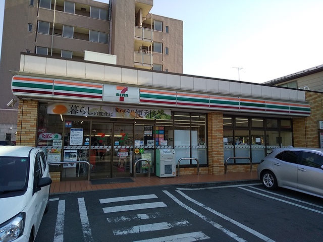 コンビニ　セブンイレブン大田区西糀谷１丁目店（コンビニ）まで220m