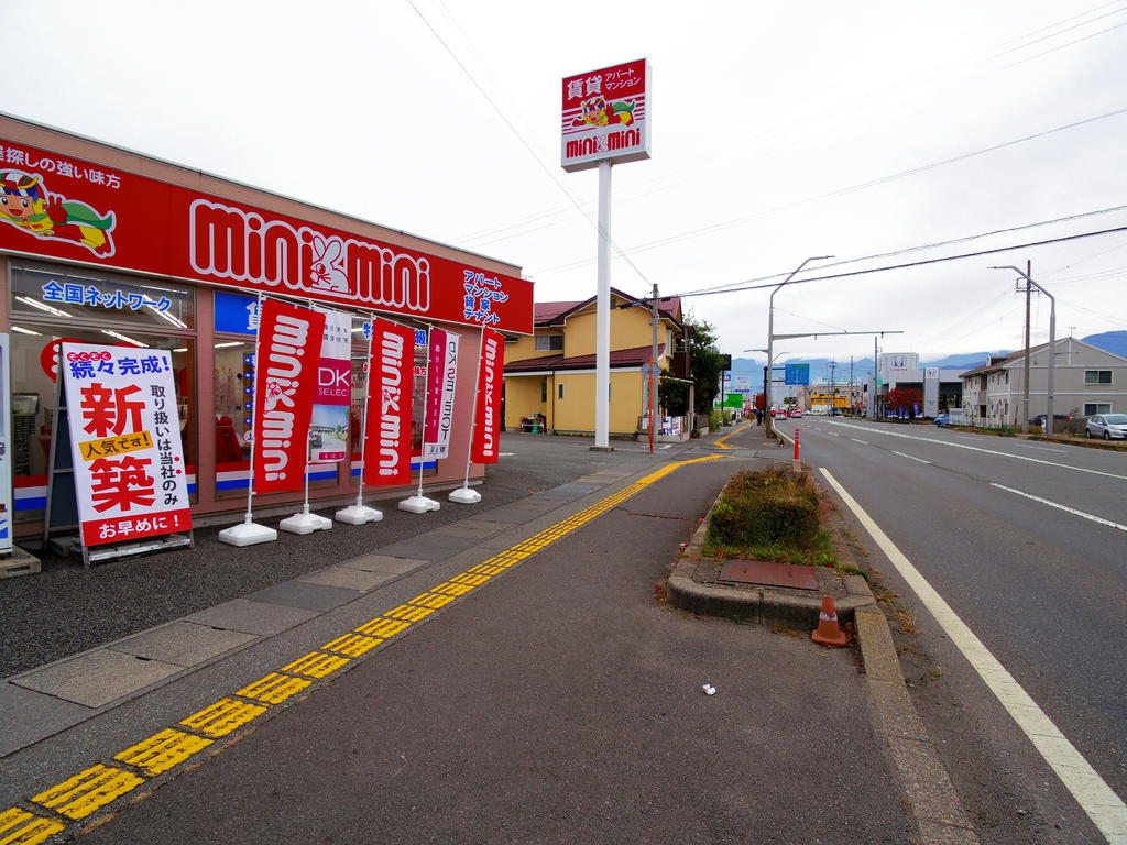 目立つ、わかりやすい場所にミニミニ高田店はあります！