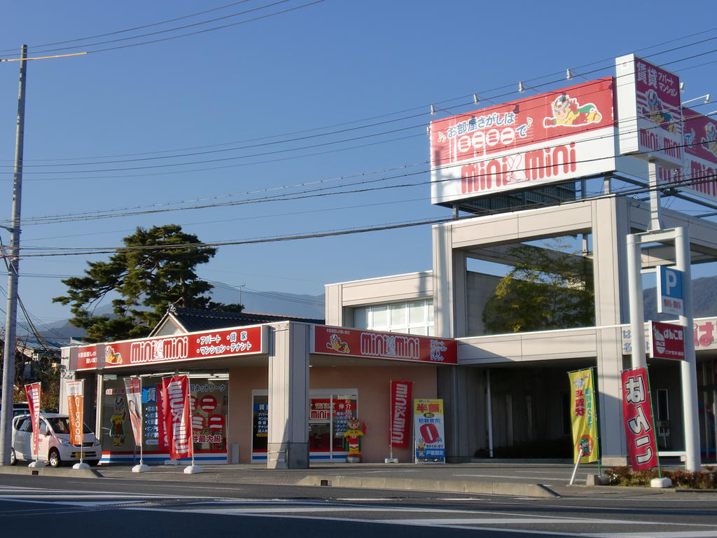 明るい店内でお部屋探しができます！