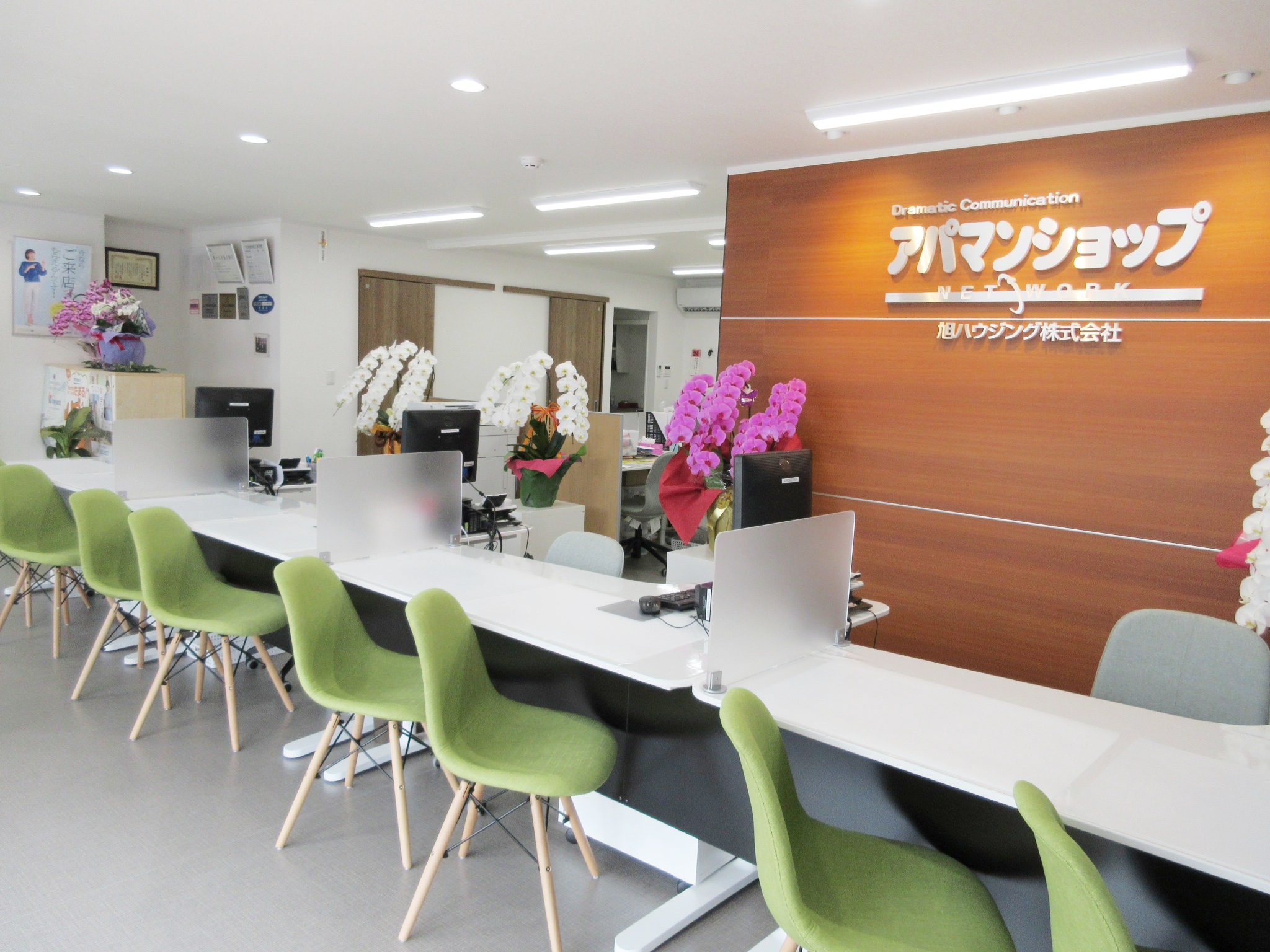 国母駅より徒歩15分！駐車場も複数台！キッズスペースもございますのでご家族連れのお客様もお気軽にお越し下さい。