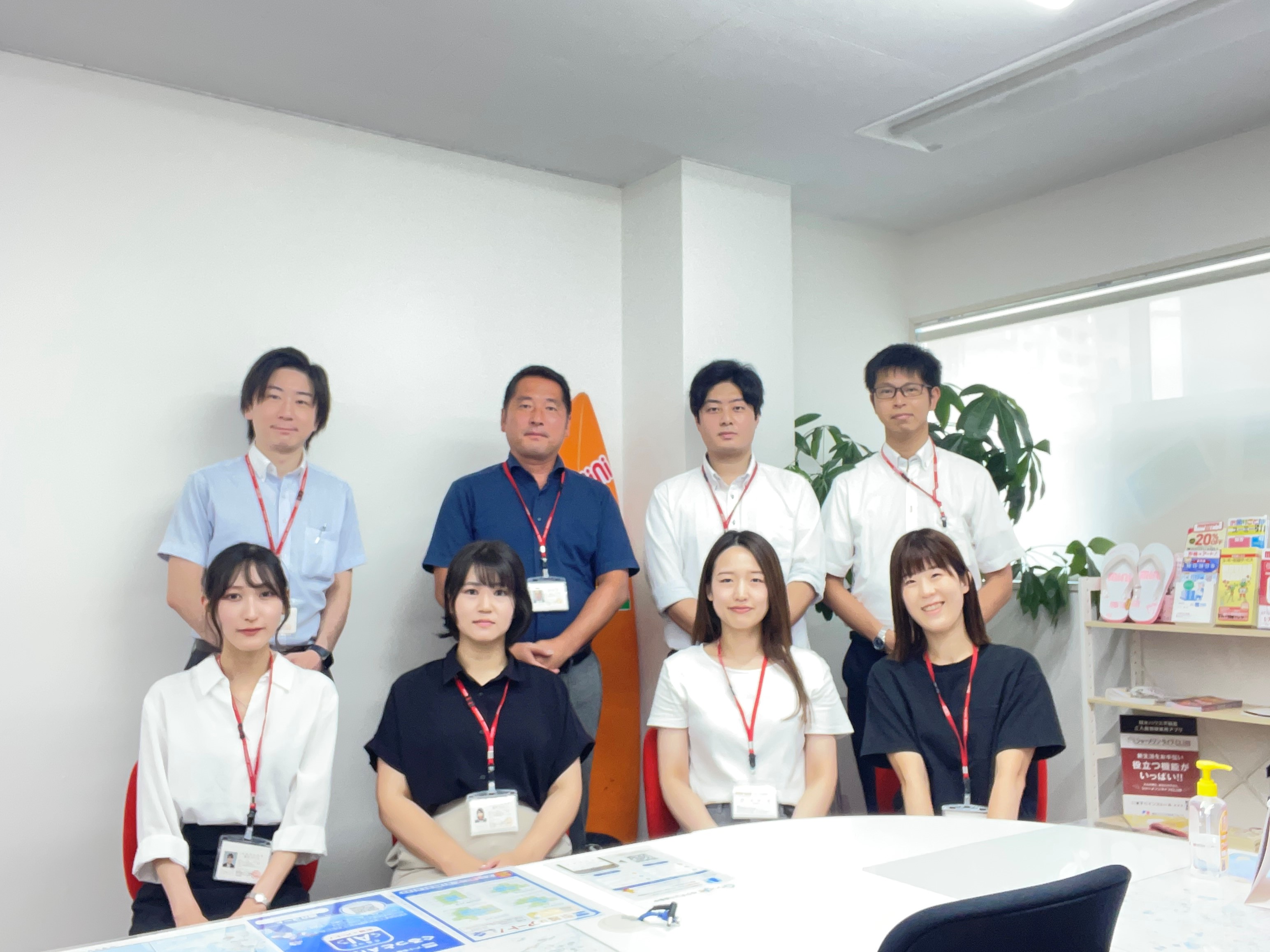 茅ヶ崎駅北口をでて徒歩約3分です。エメロード沿いにございます。