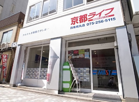 京都の中心地、四条烏丸エリアにて当店自慢のスタッフがお客様をお待ちしております！