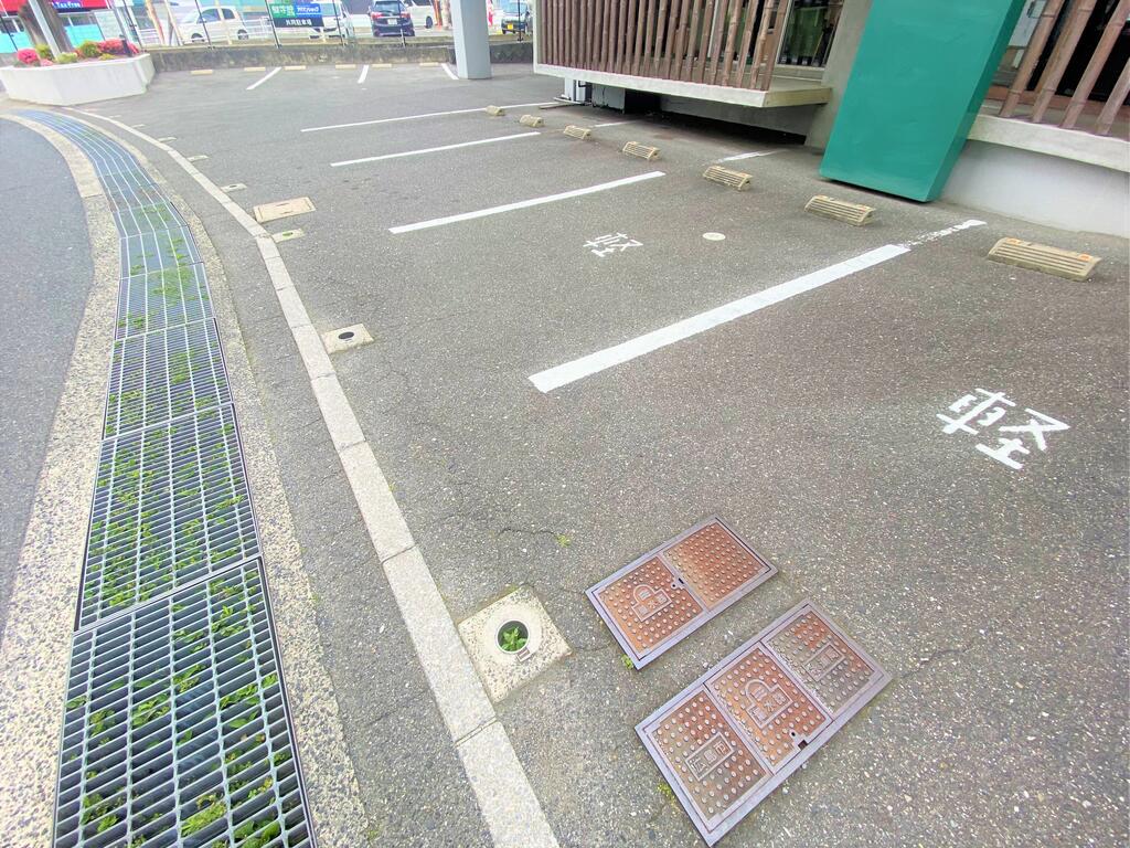 ★☆アストラムライン高取駅の出口から約５０ｍ！駐車場も7台分ございます☆★<br>