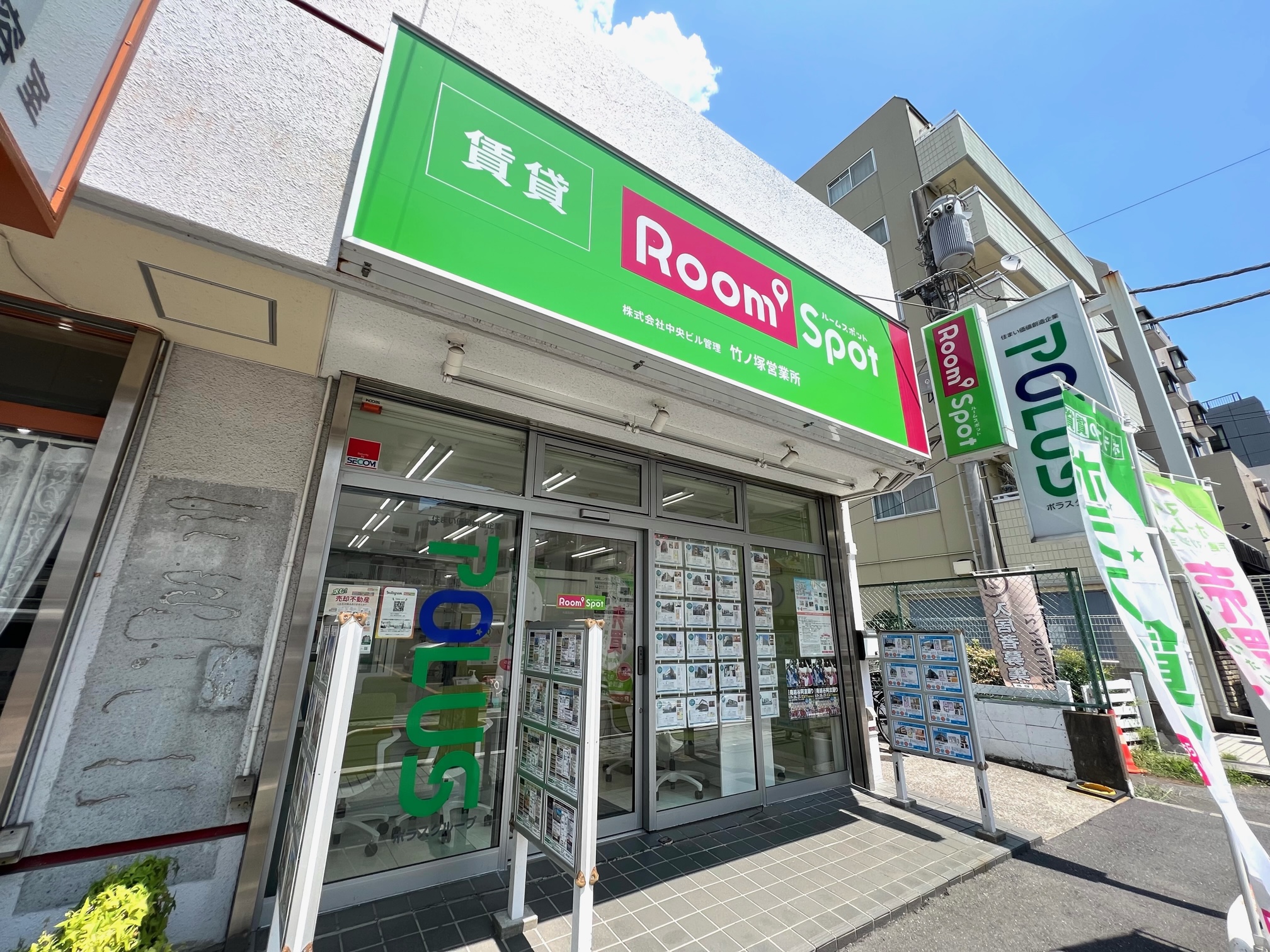 当店は東武スカイツリーライン「竹ノ塚駅」東口　徒歩3分のところにある地域密着型の不動産です♪