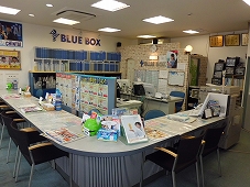 JR春日井駅目の前の店舗！改札を左手に曲がるとすぐに弊社の看板が見えます！お客様用駐車場もございます。