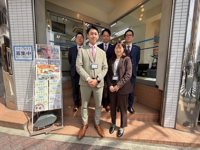 お客様に納得して頂ける物件をお探しし、引っ越し後の生活までサポート出来るよう従業員一同お手伝いします！