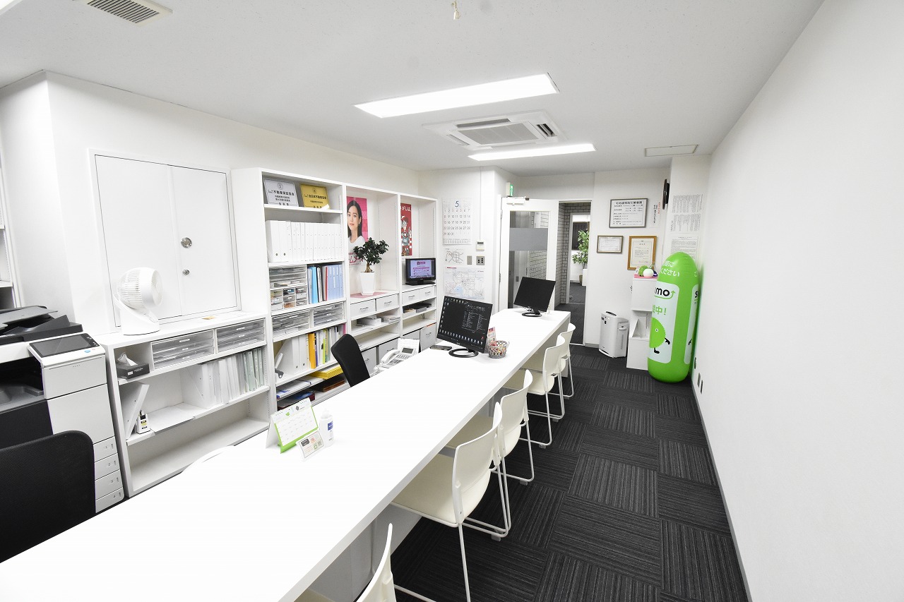 日々進化を遂げる【名古屋駅】は魅力に溢れた街です。 当店は名古屋駅から徒歩5分。 