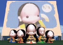 敷地内駐車場完備★　黄色い建物＆巨大な月子さんが目印です。