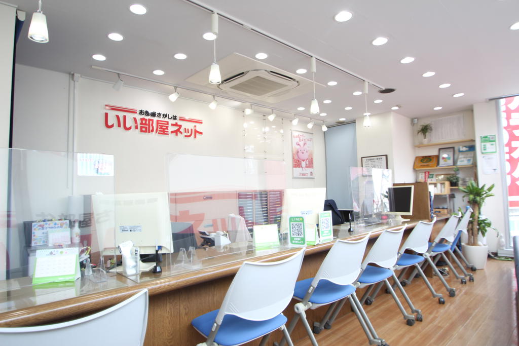 本厚木駅北口から1分！！ロータリーから見える目の前のビルの2Ｆでお待ちしております♪