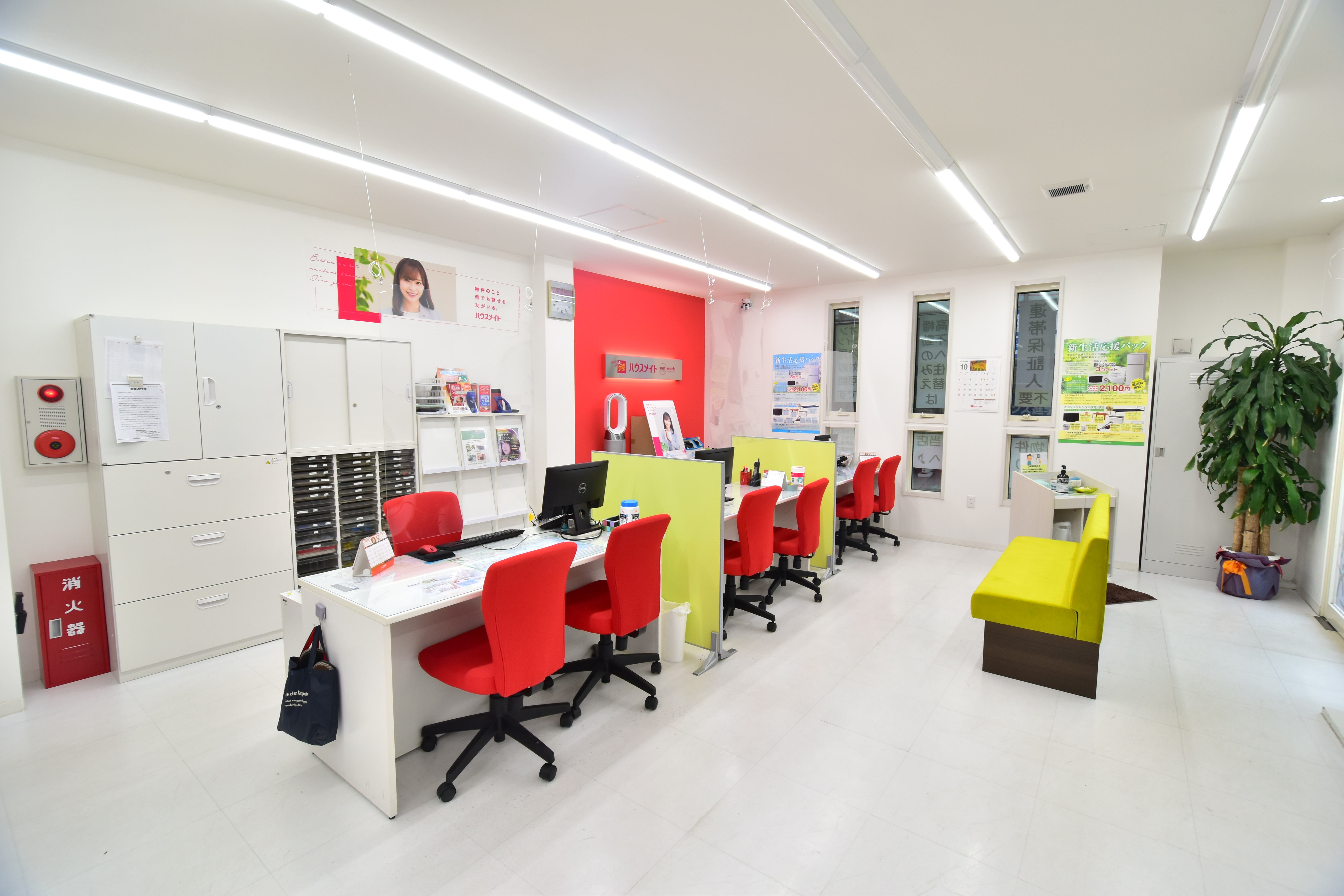 広くて綺麗な店内で、経験豊富なスタッフがお待ちしております！