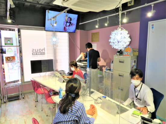 女性スタッフ、ベテランスタッフがご一緒に良いお部屋探しのお手伝いをさせていただきます。