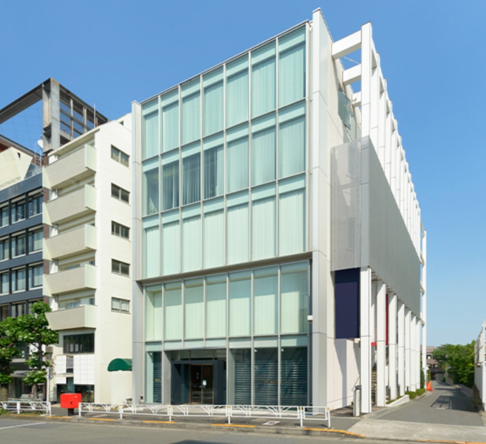 弊社は、恵比寿駅徒歩6分、代官山駅徒歩5分にございます。ご来店お待ちしております。