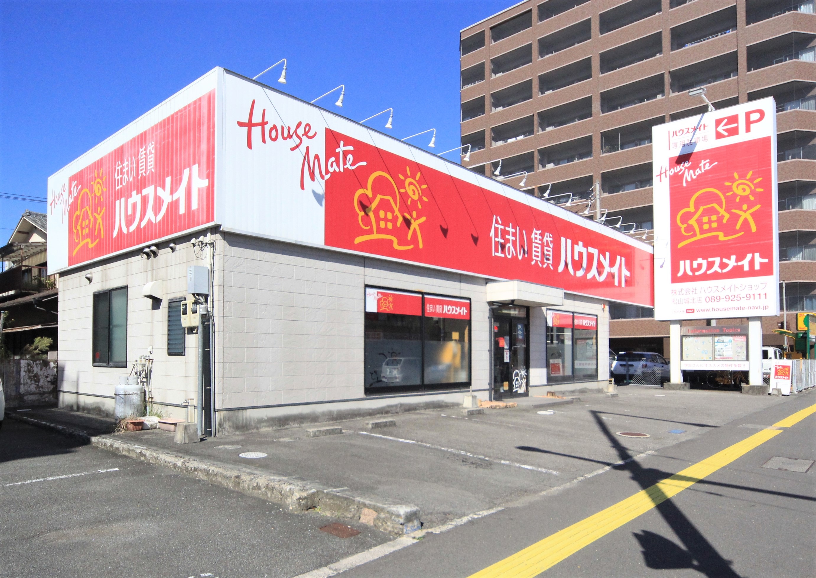 ●●店舗駐車場、第2駐車場（店舗道路向かい）、チャイルドスーペースご準備で快適なお部屋探しを！！●●