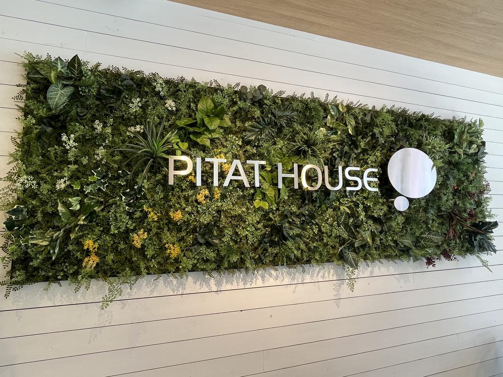 不動産屋のイメージを払拭した思わず立ち寄りたくなるようなお店です！