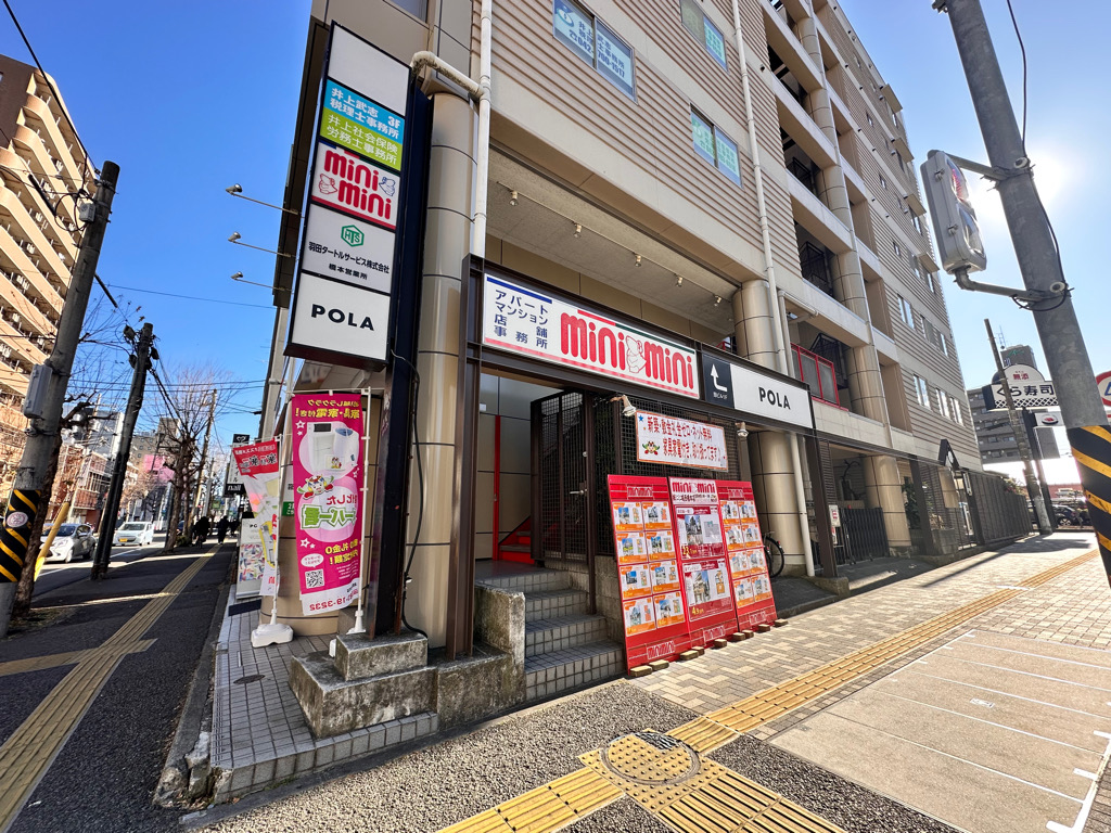 ミニミニ橋本店は橋本駅北口を降りて徒歩3分になります。