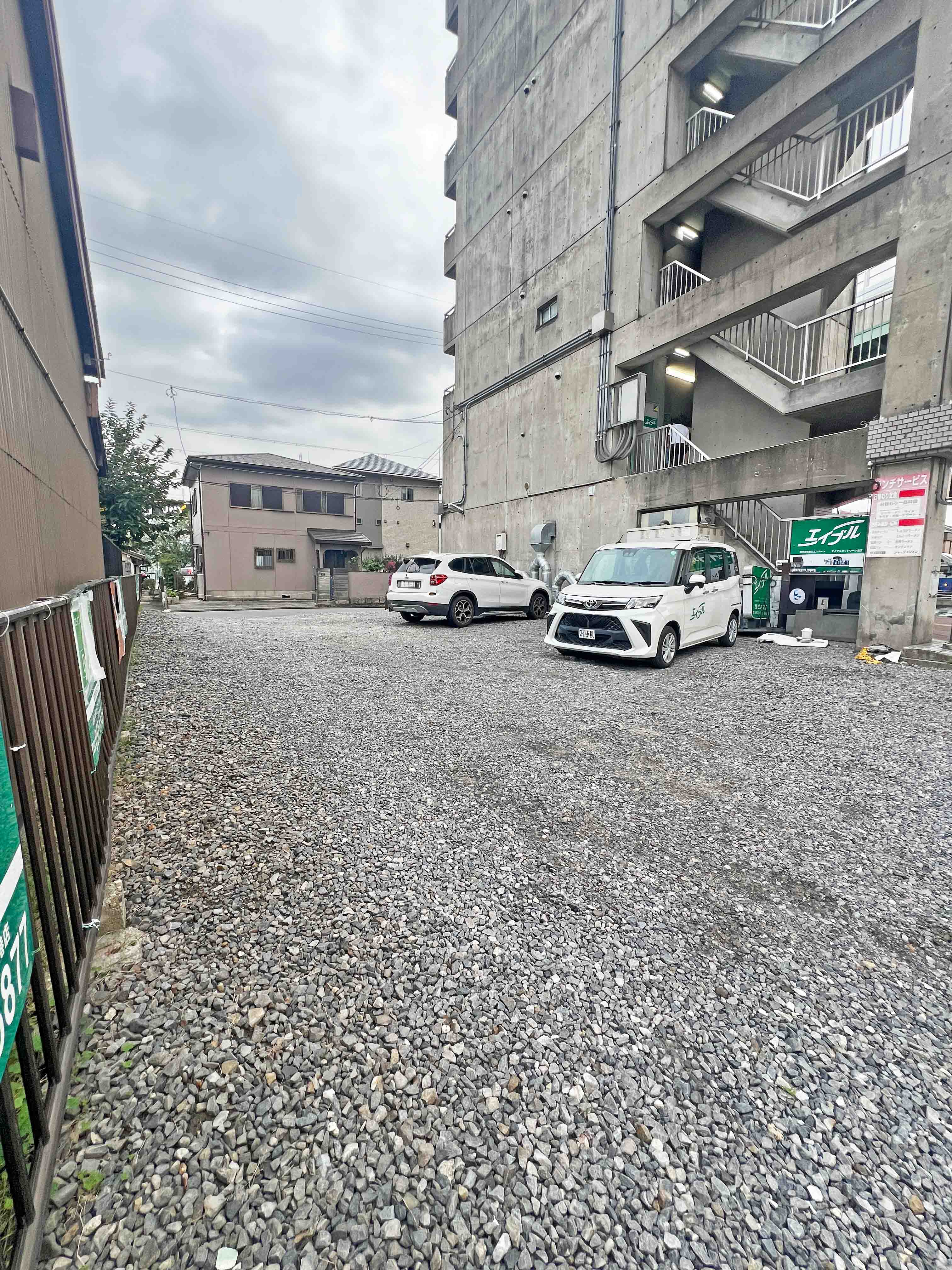 当店には、お客様専用の駐車場がございます　<br>店舗すぐ横、東側にございます<br>