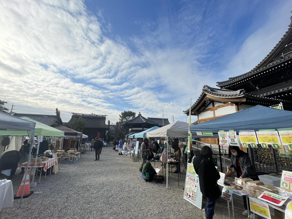 お客様の立場に立ち親身になって新しい暮らしのサポートを全力でご提案させていただきます。専用駐車場も５台分を完備！