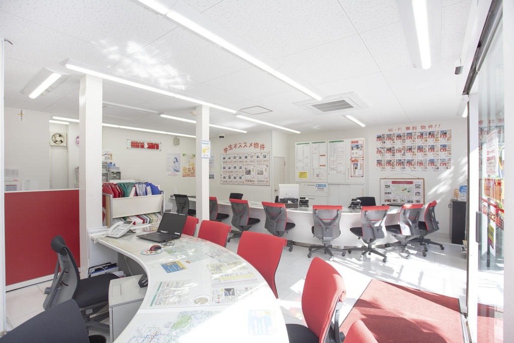 店内も珍しくカウンターが分かれてます！！