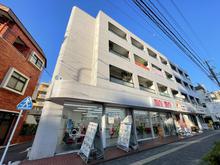 人生経験豊な社員から、若い社員、女性や外国語対応可能社員などなど、お客様にスタッフ指名（一部不可）も承ります。