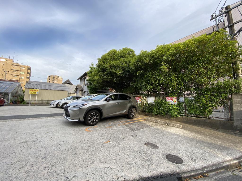 全11台の広々とした駐車場を完備。