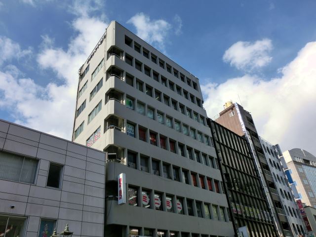 地下鉄仙台駅の北６番出口より徒歩１分の好立地。仙台市以外のエリアも幅広くご紹介が可能です♪