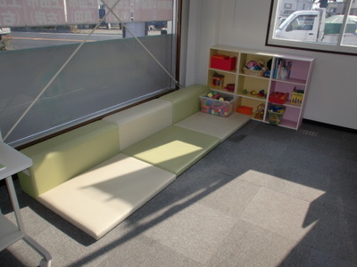 店舗にはキッズコーナーもあります。お気軽にお越しくださいね！<br>