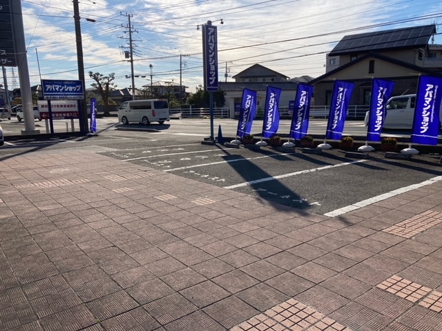 店舗前に駐車場を7台完備しております！