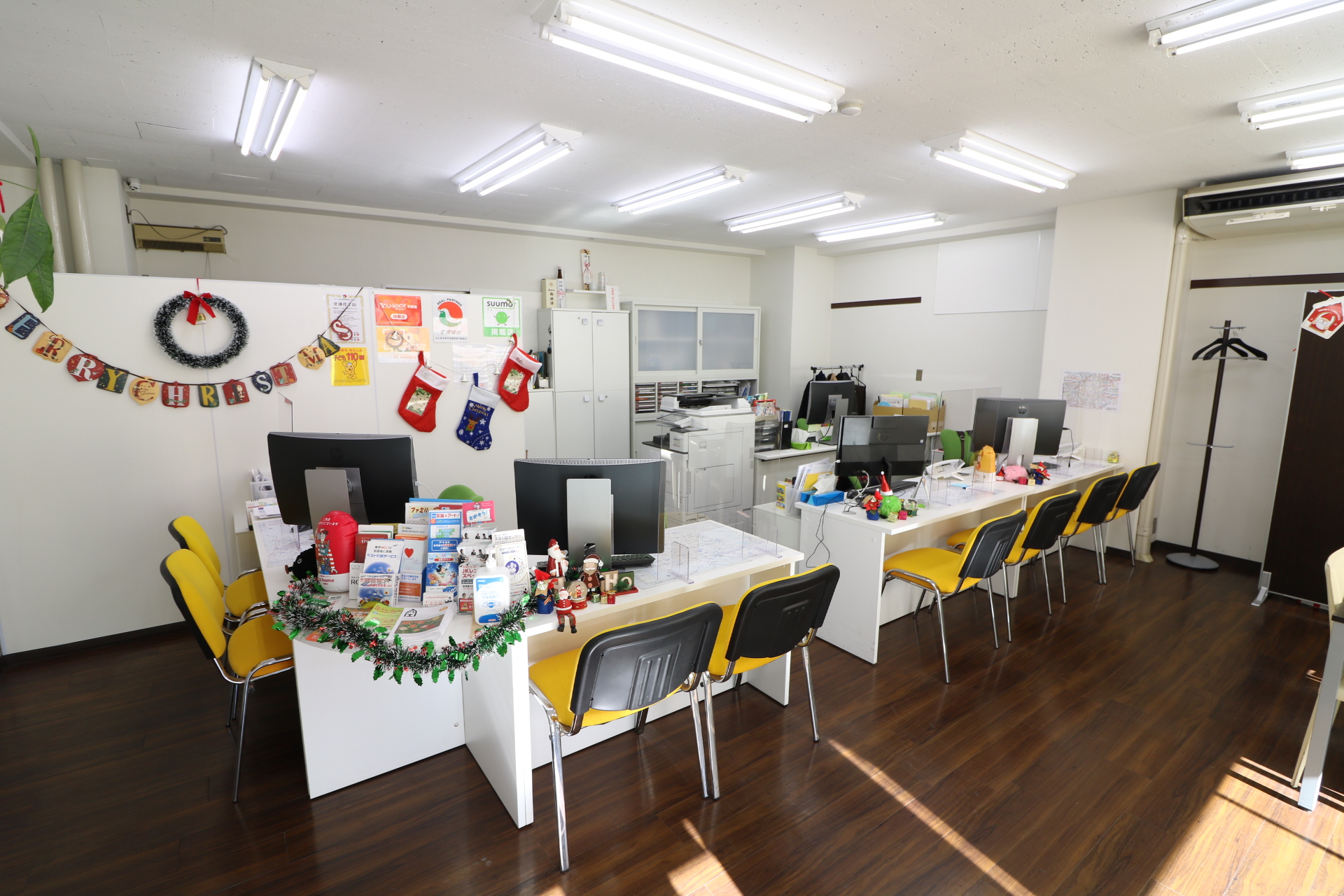 当店ではコロナウイルス対策でスタッフ一同マスク着用・飛沫感染防止対策・換気の徹底をしております。