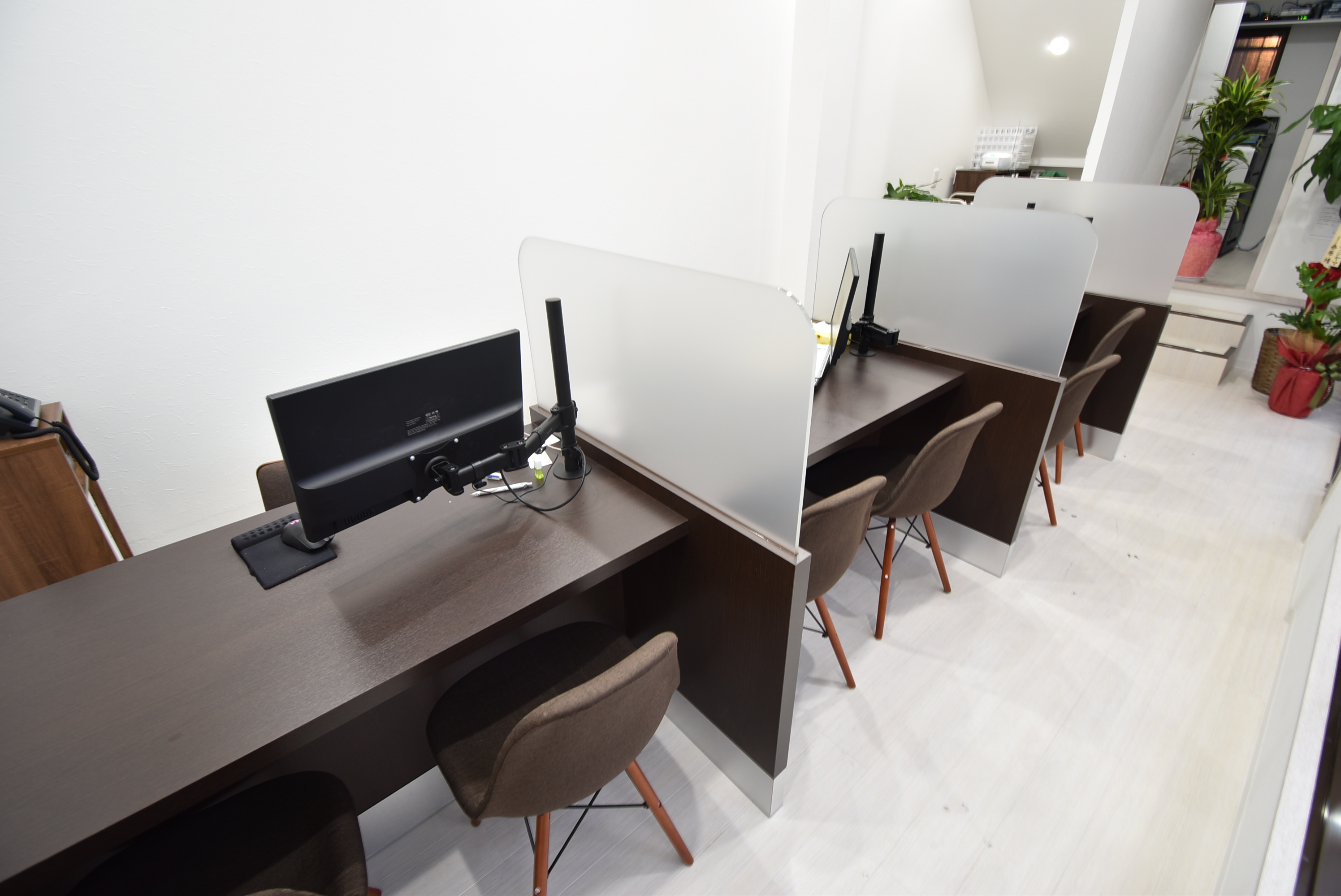 京阪香里園駅から直線で3分の好立地！