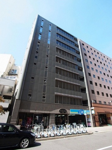 「名古屋駅」から徒歩3分の好立地。アクセスの良さが魅力です。