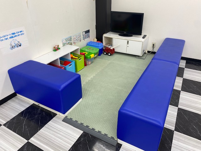 小さなお子様とご来店頂けます♪遊び道具豊富なキッズルームもございます♪
