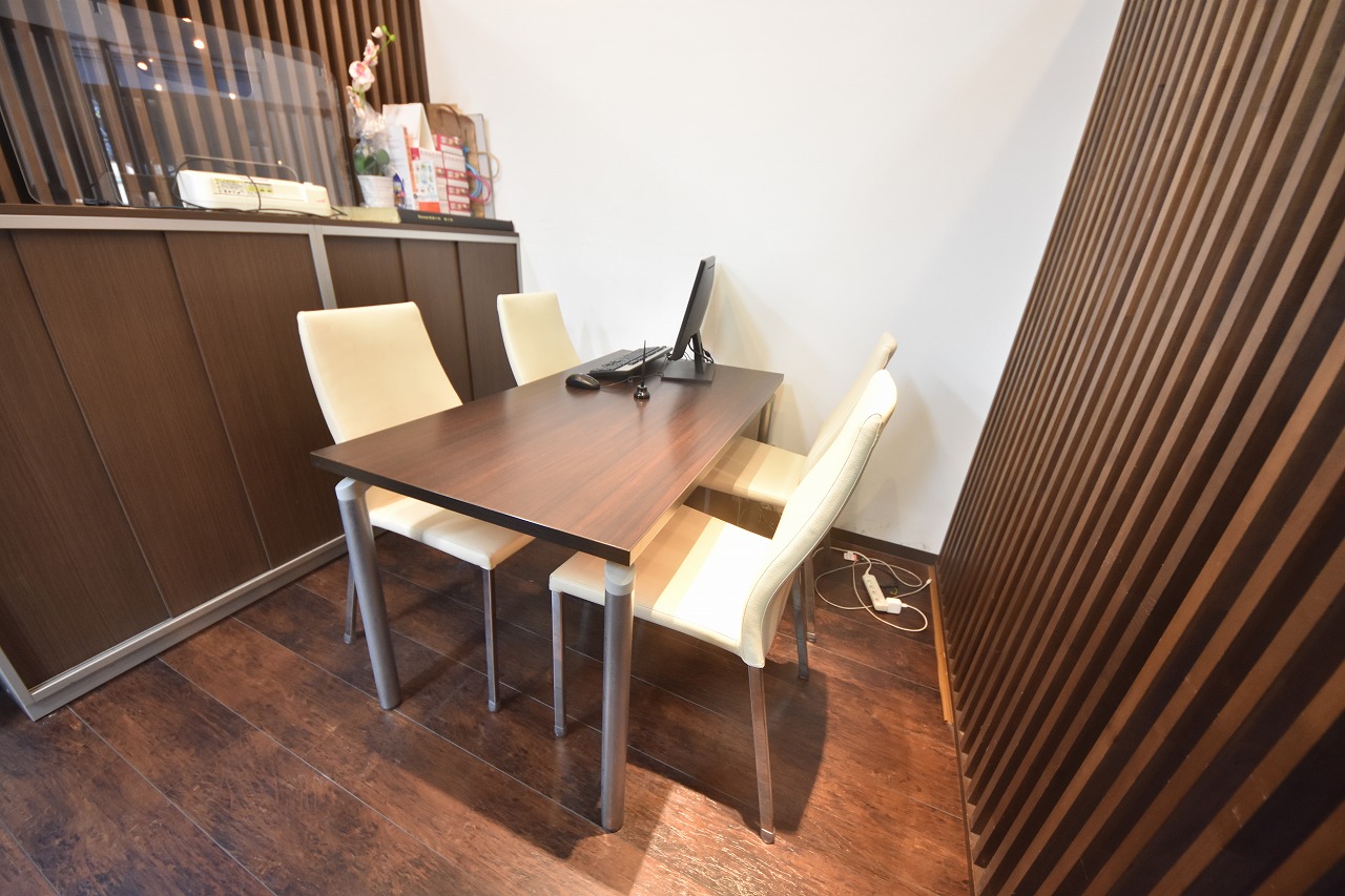 電話やメールはもちろんのこと、LINEでのお問い合わせも受け付けております。ご都合の良い方法で、いつでもお気軽に