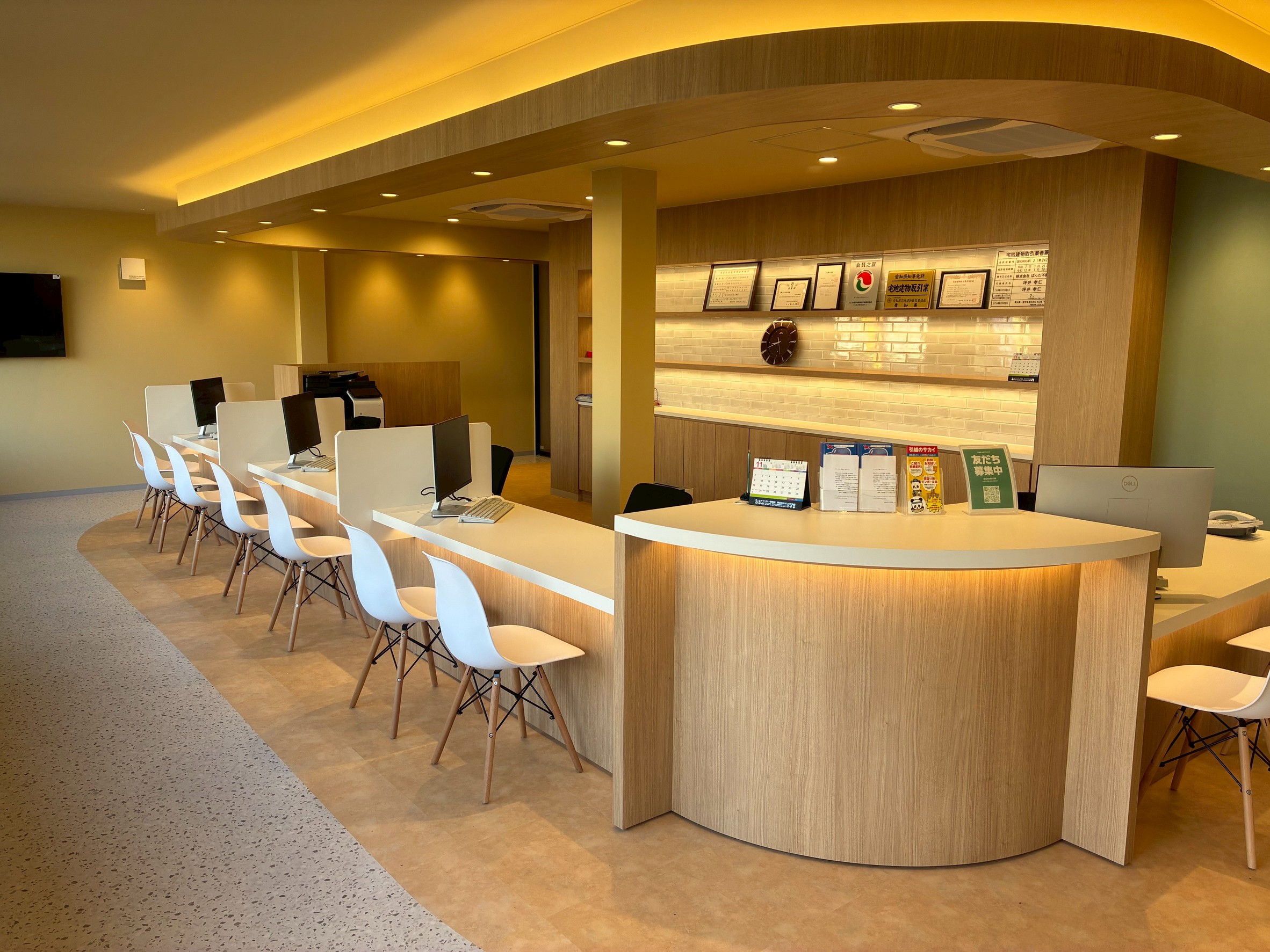 カフェをイメージした店舗です♪