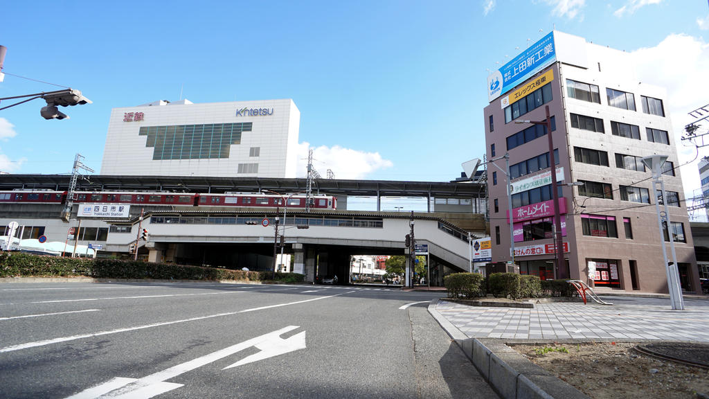 近鉄四日市駅より徒歩１分、お車でのご来店は近隣コインパーキングをご利用下さい。当店にてご精算させて頂きます。
