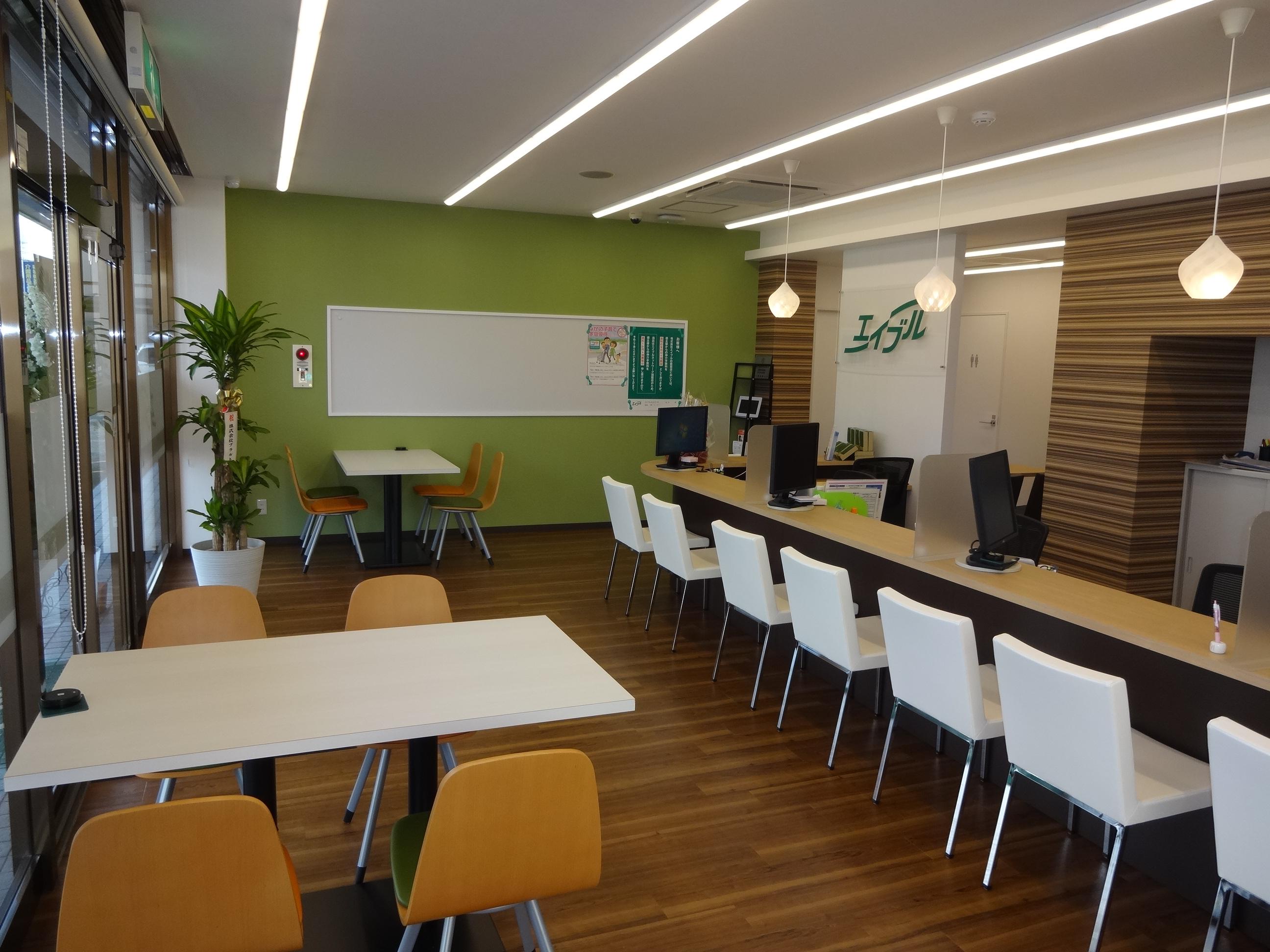 清潔感ある広い店内