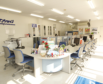 店舗周辺に商業施設が多く、婦中町・八尾町に特化した店舗になります！