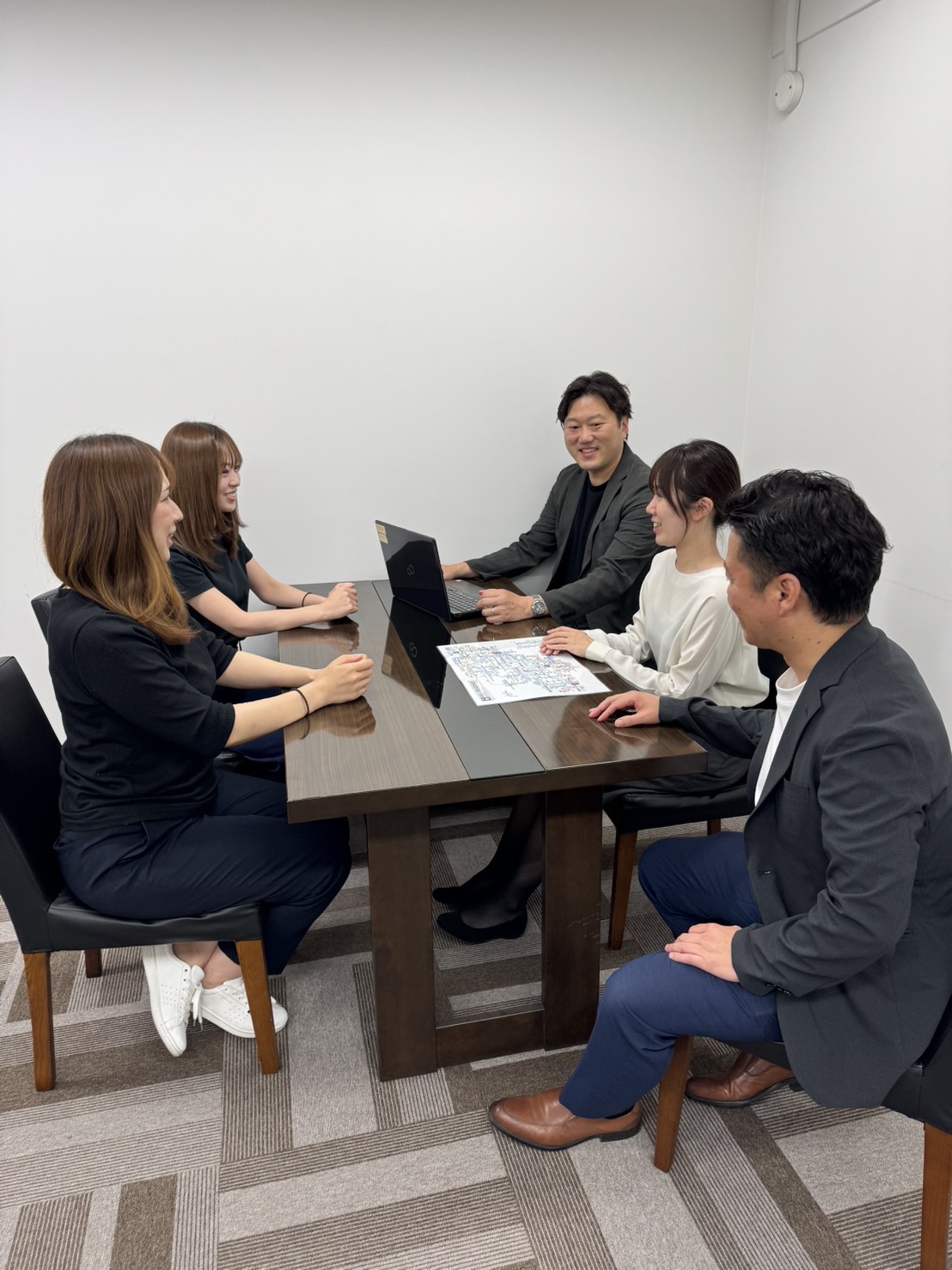 女性の営業担当もおりますのでご案内の際にご希望あればお気軽にお申し付けください♪